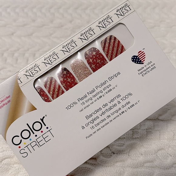 Color Street Holiday Nails - Wrap it up - Picture 4 of 5